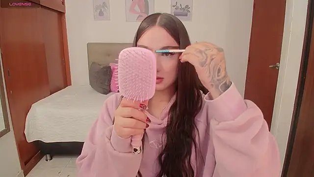 Miley Baker online show from 17, 10, 2025