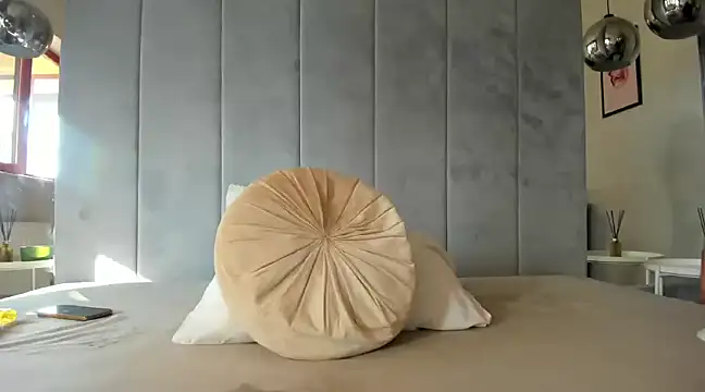 Naila18 online show from 13, 12, 2024