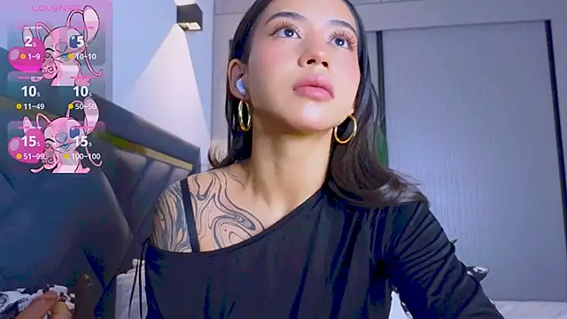 Mia Tin online show from 12, 11, 2025