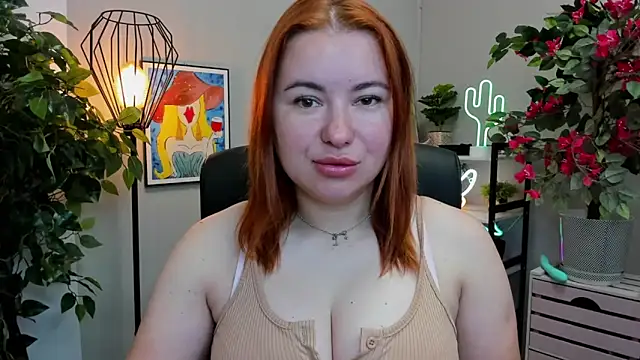 Snapshot of LAYLAxSTAR chatting on 11, 9, 2025 LAYLAxSTAR online show from 11, 9, 2025