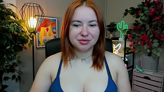 Snapshot of LAYLAxSTAR chatting on 12, 9, 2025 LAYLAxSTAR online show from 12, 9, 2025