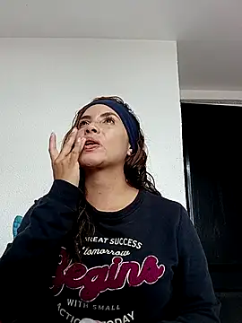 Snapshot of karolkim022 chatting on 8, 10, 2025 karolkim022 online show from 8, 10, 2025