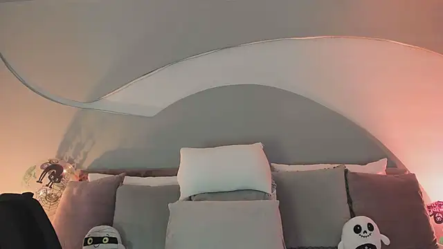 Nicolle W online show from 23, 10, 2025