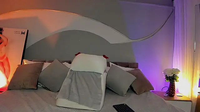 Nicolle W online show from 27, 3, 2026