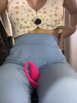 Snapshot of DulceMya6 chatting on 4, 1, 2025 DulceMya6 online show from 4, 1, 2025