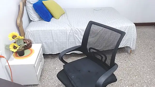 emiliaa hot online show from 17, 1, 2025