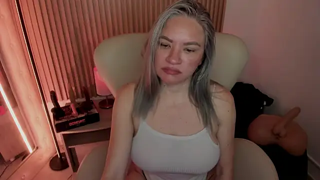 MarianL0ve online show from 10, 3, 2025