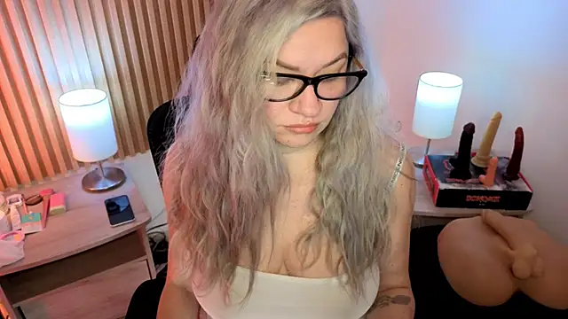 MarianL0ve online show from 15, 4, 2026