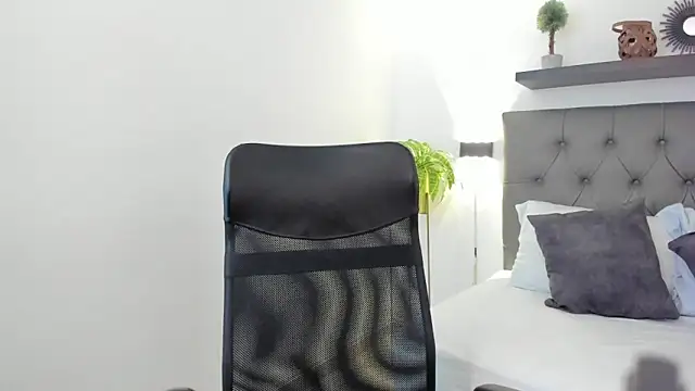 bella 99  online show from 15, 4, 2026