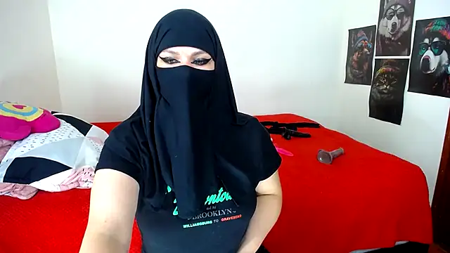 Snapshot of evelyn__salah chatting on 8, 12, 2024 evelyn salah online show from 8, 12, 2024