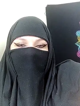 Snapshot of evelyn__salah chatting on 22, 10, 2025 evelyn salah online show from 22, 10, 2025