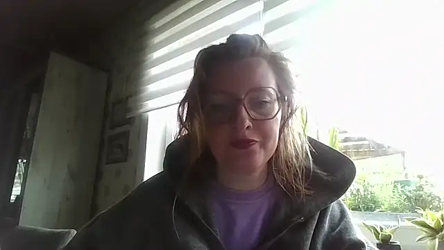 LiquidLeonie online show from 8, 5, 2026
