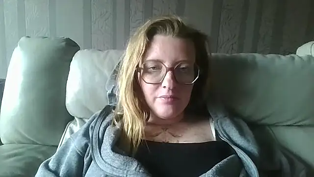 Snapshot of LiquidLeonie chatting on 9, 5, 2026 LiquidLeonie online show from 9, 5, 2026