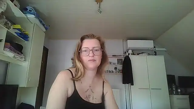 Snapshot of LiquidLeonie chatting on 26, 5, 2026 LiquidLeonie online show from 26, 5, 2026