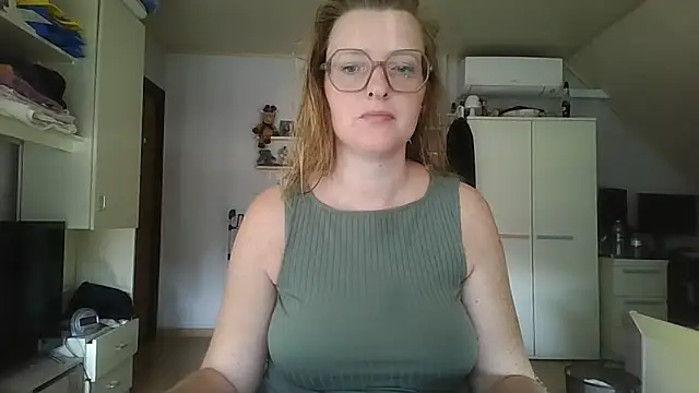 Snapshot of LiquidLeonie chatting on 27, 5, 2026 LiquidLeonie online show from 27, 5, 2026