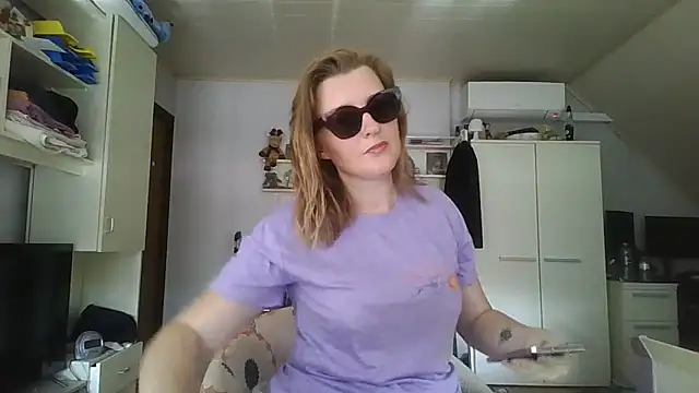 Snapshot of LiquidLeonie chatting on 29, 5, 2026 LiquidLeonie online show from 29, 5, 2026