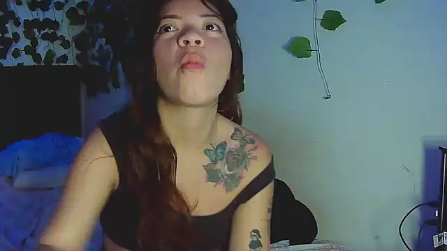 Snapshot of fresa_caliente chatting on 2, 12, 2024 fresa caliente online show from 2, 12, 2024