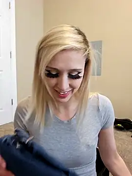 AmethystFoxx online show from 2, 2, 2026