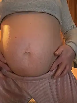 Mini And The Bear online show from 5, 2, 2026