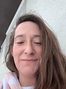 Mini And The Bear online show from 27, 2, 2026