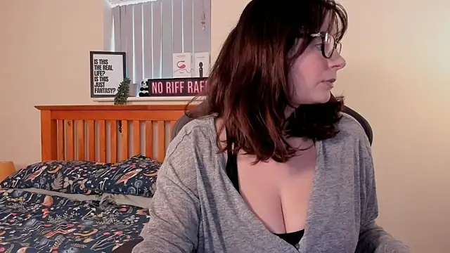 Snapshot of LucieWinters_UK chatting on 6, 1, 2025 LucieWinters UK online show from 6, 1, 2025