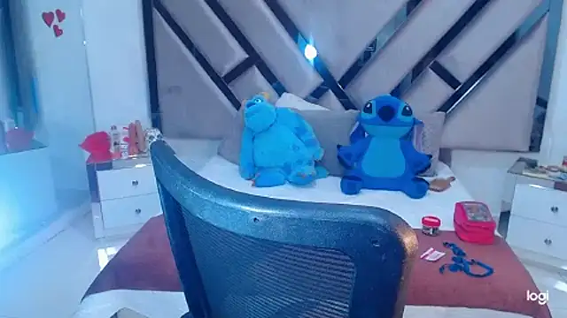 Snapshot of lady_Ary_xx chatting on 8, 3, 2025 lady Ary xx online show from 8, 3, 2025