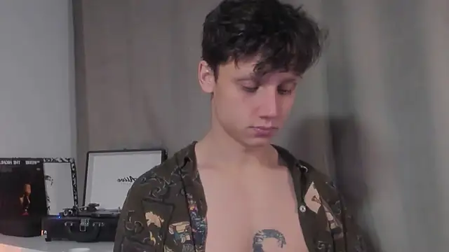 Snapshot of Nicky_neal chatting on 14, 12, 2024 Nicky neal online show from 14, 12, 2024