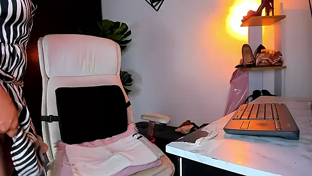 Snapshot of Emmiily_1 chatting on 24, 1, 2025 Emmiily 1 online show from 24, 1, 2025