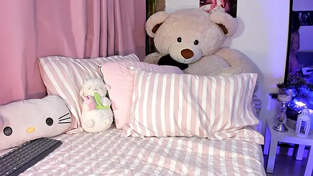 mia angel  online show from 11, 4, 2026