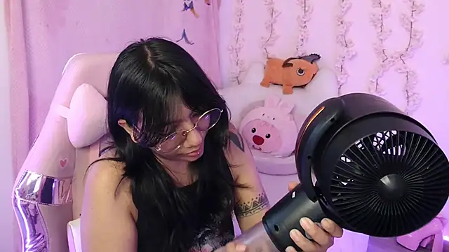 Snapshot of Nami_usagi chatting on 27, 11, 2025 Nami usagi online show from 27, 11, 2025