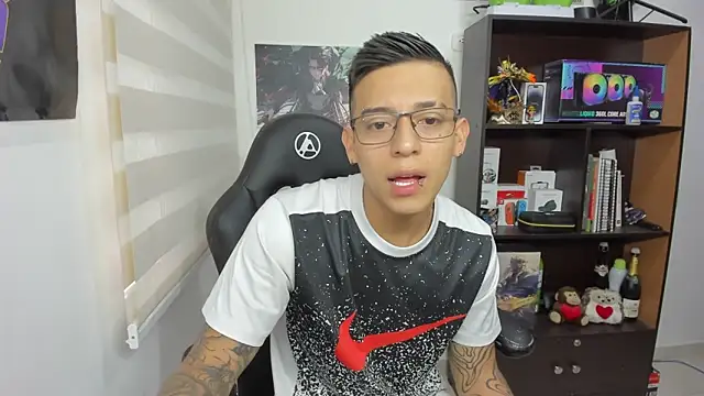 Snapshot of SIXXTOLOVE18 chatting on 5, 3, 2025 SIXXTOLOVE18 online show from 5, 3, 2025