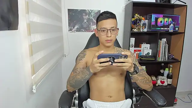 Snapshot of SIXXTOLOVE18 chatting on 5, 3, 2025 SIXXTOLOVE18 online show from 5, 3, 2025