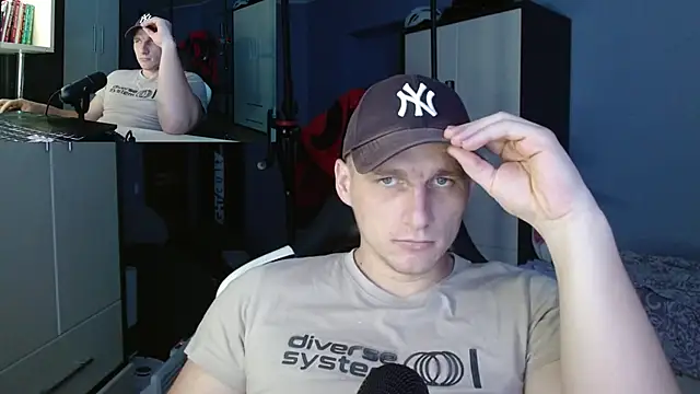 Snapshot of PoliglotJoe chatting on 4, 10, 2025 PoliglotJoe online show from 4, 10, 2025