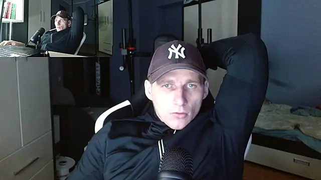 Snapshot of PoliglotJoe chatting on 11, 10, 2025 PoliglotJoe online show from 11, 10, 2025