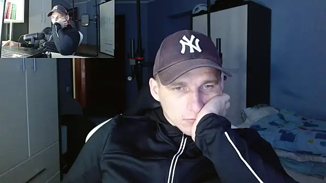 Snapshot of PoliglotJoe chatting on 12, 10, 2025 PoliglotJoe online show from 12, 10, 2025