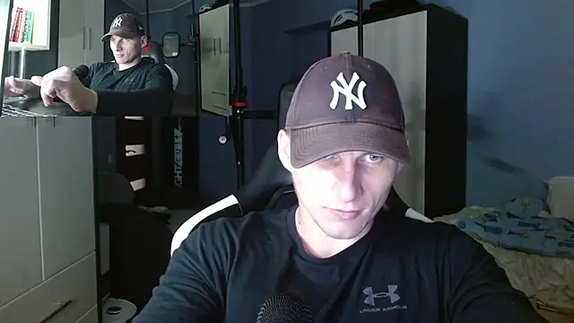 Snapshot of PoliglotJoe chatting on 13, 10, 2025 PoliglotJoe online show from 13, 10, 2025