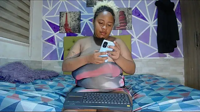 Snapshot of sharonx_morex chatting on 17, 5, 2026 sharonx morex online show from 17, 5, 2026