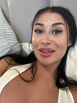 EmyLaveau online show from 24, 2, 2025