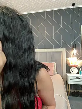 EmyLaveau online show from 5, 3, 2025