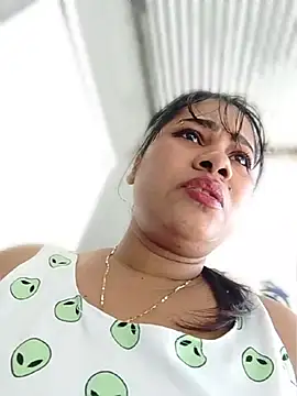 Snapshot of kiarybell__ chatting on 2, 8, 2026 kiarybell online show from 2, 8, 2026