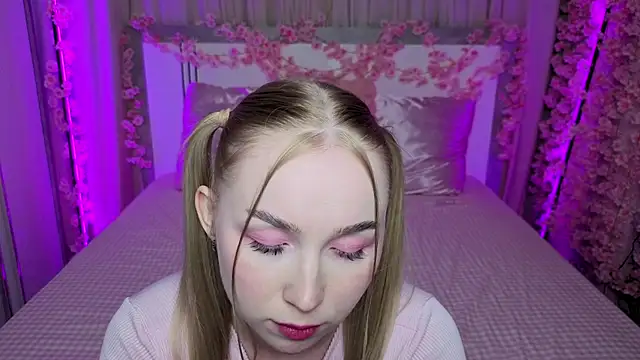 Snapshot of LilyStarlight chatting on 5, 6, 2026 LilyStarlight online show from 5, 6, 2026