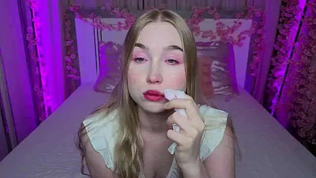 Snapshot of LilyStarlight chatting on 7, 6, 2026 LilyStarlight online show from 7, 6, 2026
