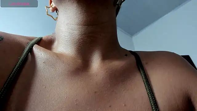 Snapshot of MaiaPetitte_ chatting on 16, 1, 2025 MaiaPetitte online show from 16, 1, 2025