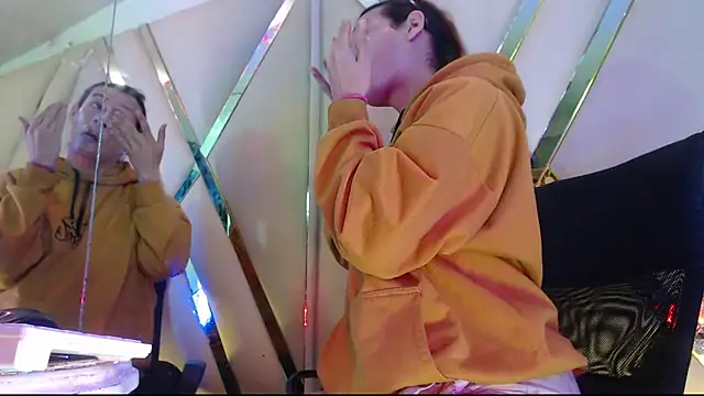 Snapshot of StefyFerrer chatting on 26, 10, 2025 StefyFerrer online show from 26, 10, 2025