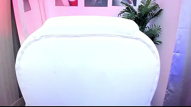 Snapshot of fioresantamaria chatting on 13, 9, 2025 fioresantamaria online show from 13, 9, 2025