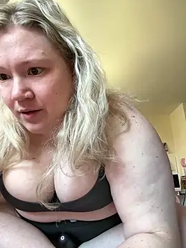 Snapshot of PiggyRose chatting on 18, 4, 2026 PiggyRose online show from 18, 4, 2026
