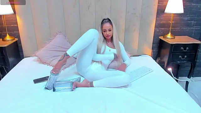 Snapshot of MelanieLexxx chatting on 19, 12, 2024 MelanieLexxx online show from 19, 12, 2024