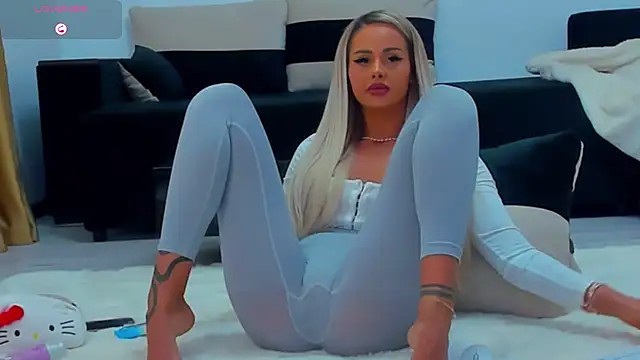 Snapshot of MelanieLexxx chatting on 6, 1, 2025 MelanieLexxx online show from 6, 1, 2025