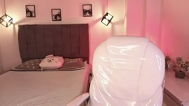 Snapshot of Catalinaa_martinez chatting on 13, 10, 2025 Catalinaa martinez online show from 13, 10, 2025