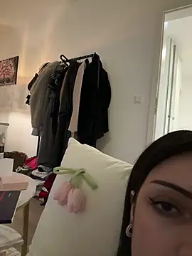 Prettylilgirll online show from 10, 5, 2026